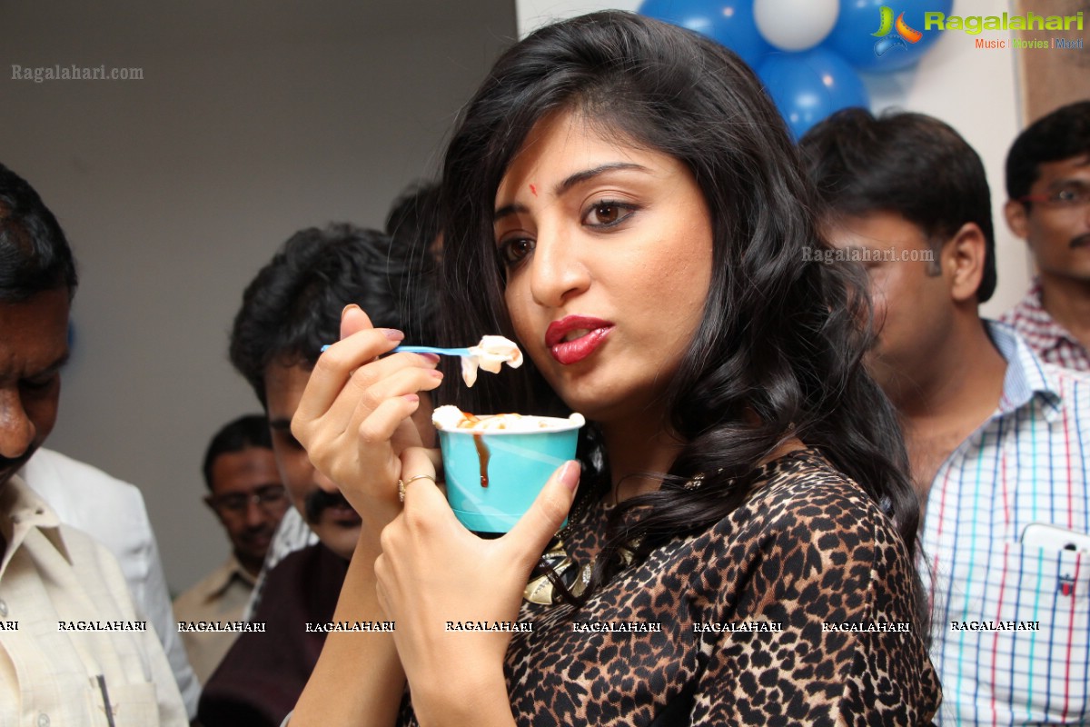 Poonam Kaur launches CI-Gusta Ice Cream Parlour, Hyderabad