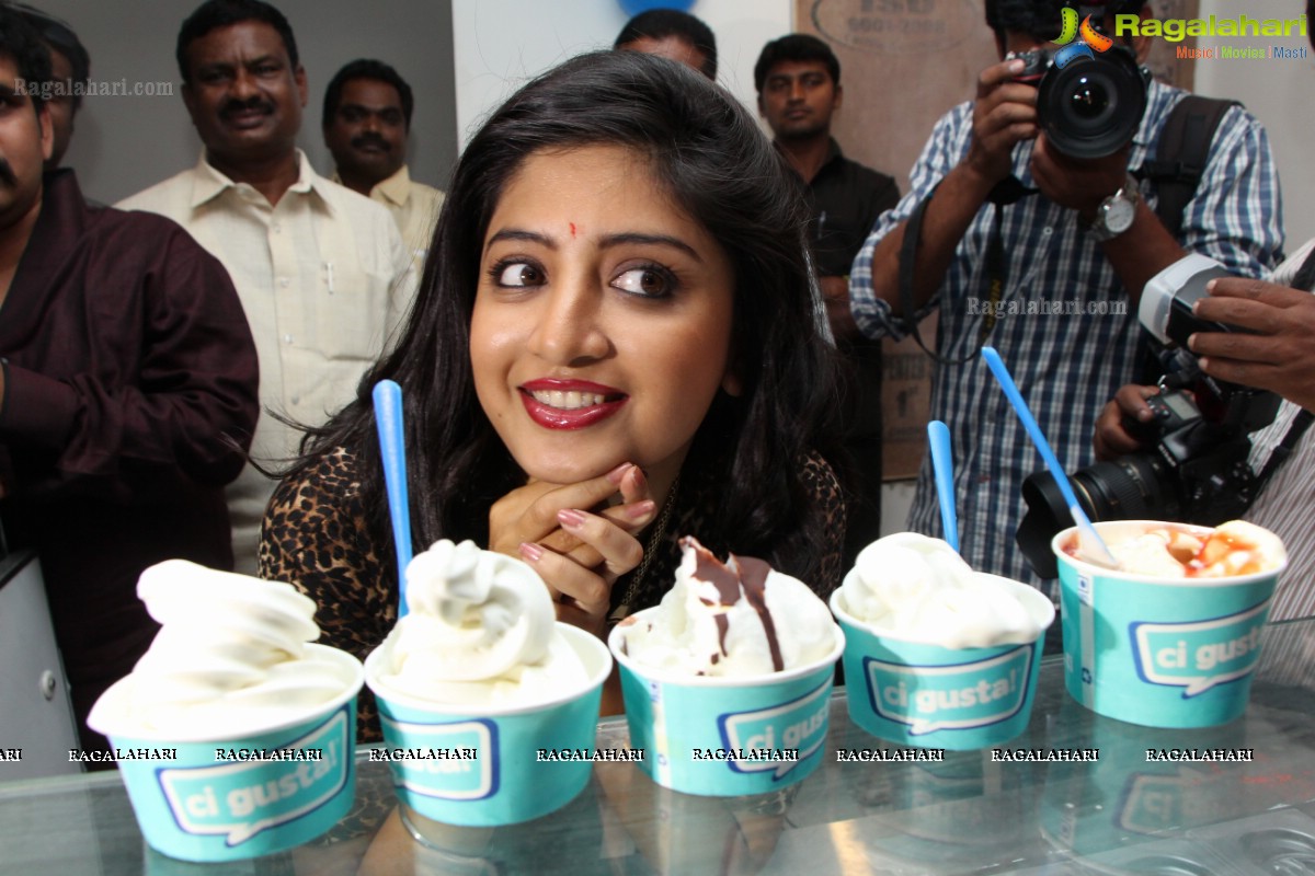 Poonam Kaur launches CI-Gusta Ice Cream Parlour, Hyderabad