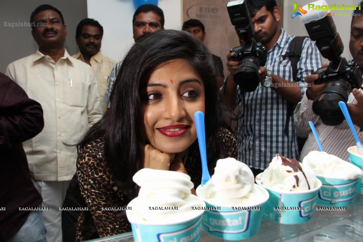 Poonam Kaur launches CI-Gusta Ice Cream Parlour, Hyderabad