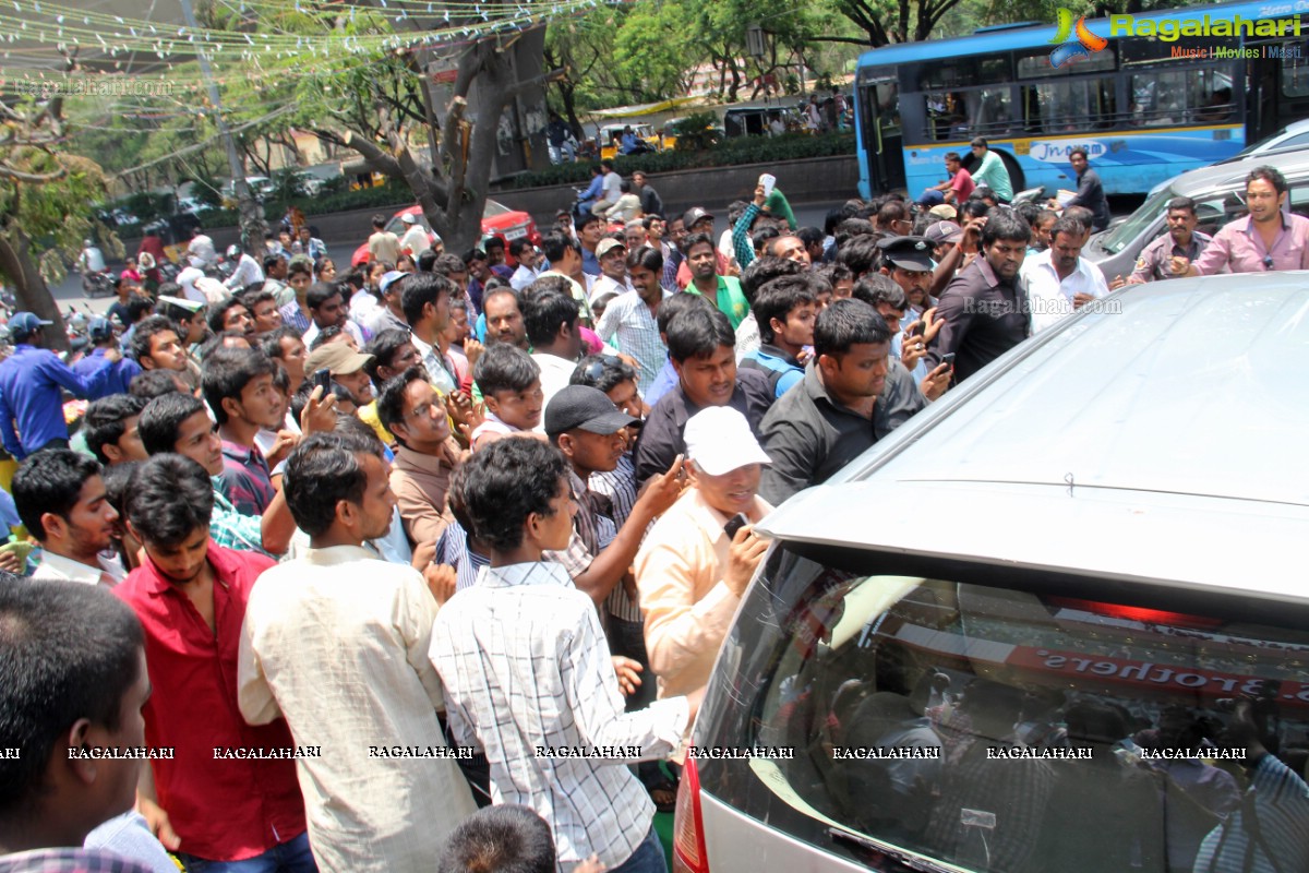 Pranitha launches RS Brothers at Mehdipatnam, Hyderabad