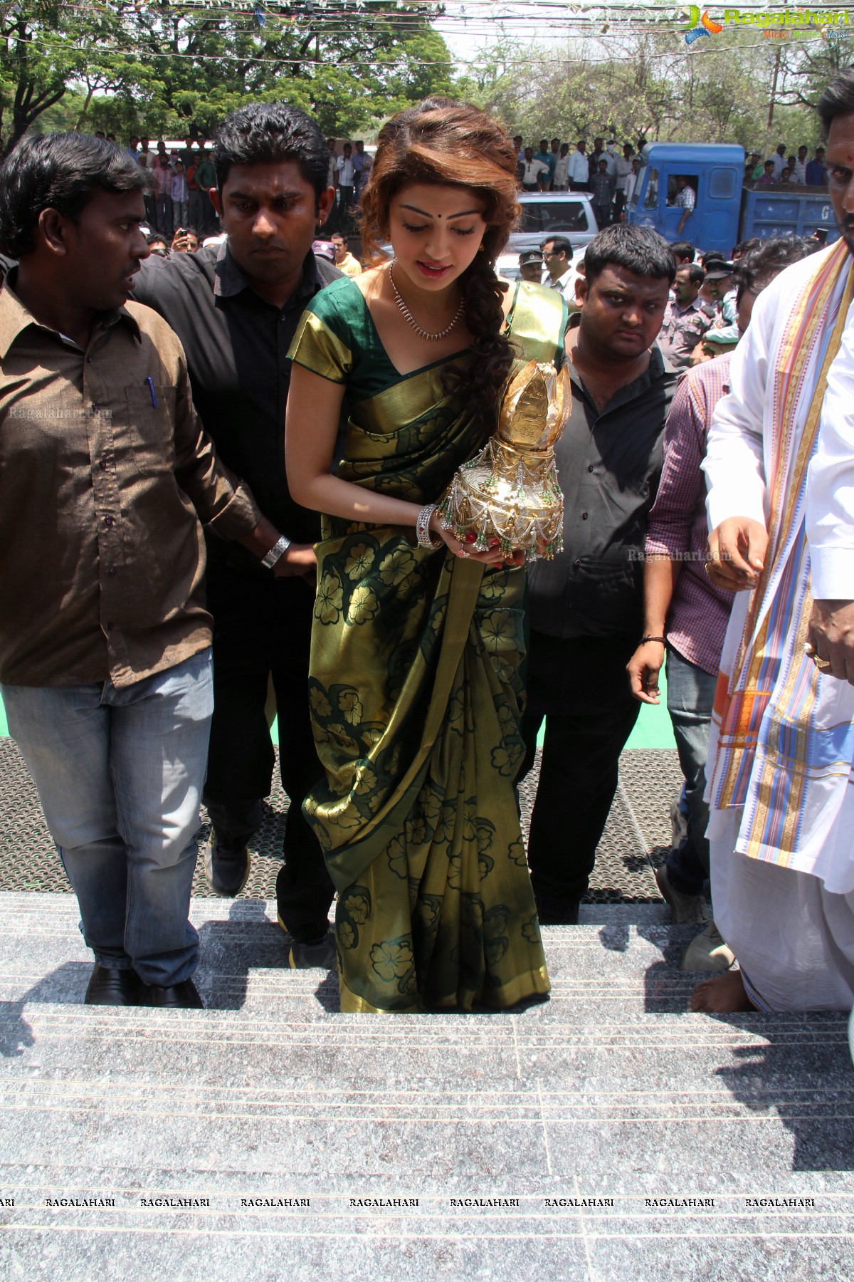 Pranitha launches RS Brothers at Mehdipatnam, Hyderabad