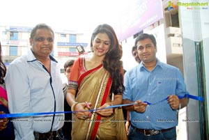 Shraddha Das Yes Mart Vizag