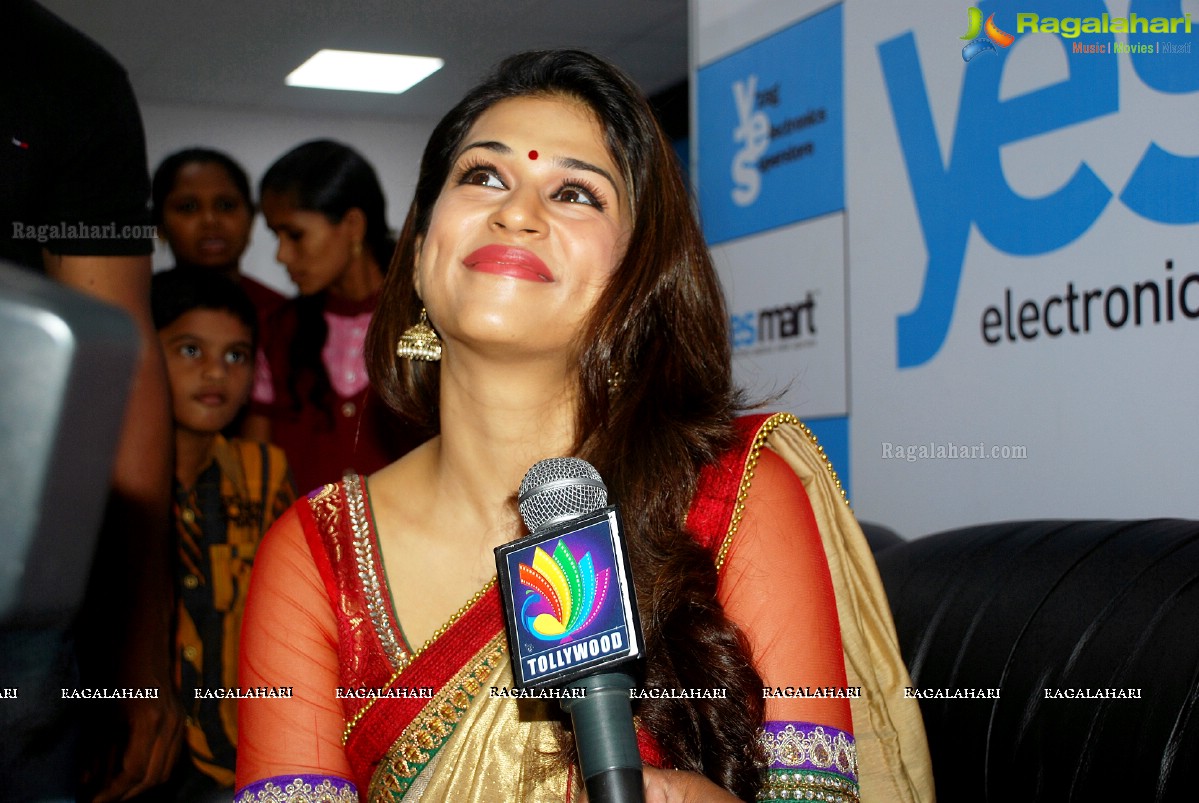 Shraddha Das launches Yes Mart, Vizag