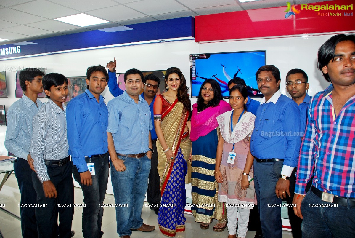 Shraddha Das launches Yes Mart, Vizag