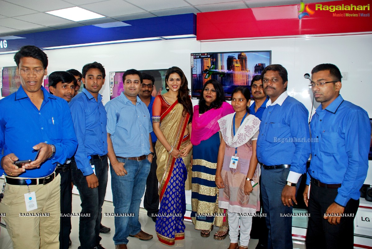 Shraddha Das launches Yes Mart, Vizag