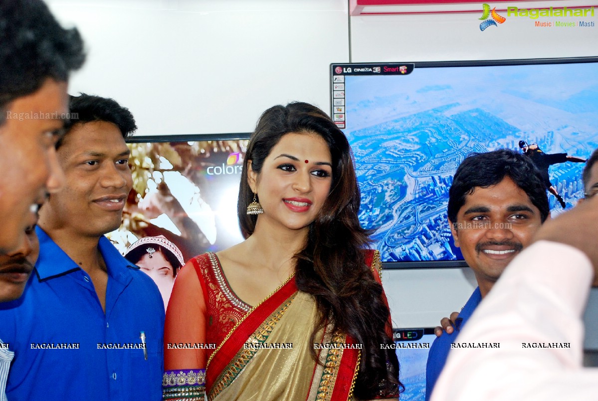 Shraddha Das launches Yes Mart, Vizag