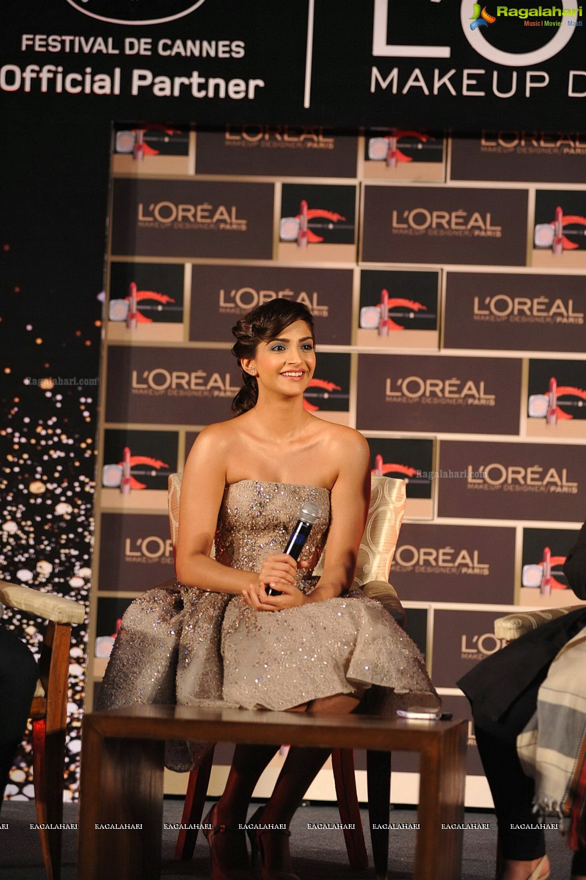 Sonam Kapoor unveils of L’Oreal Paris Make Up Collection for Cannes 2014