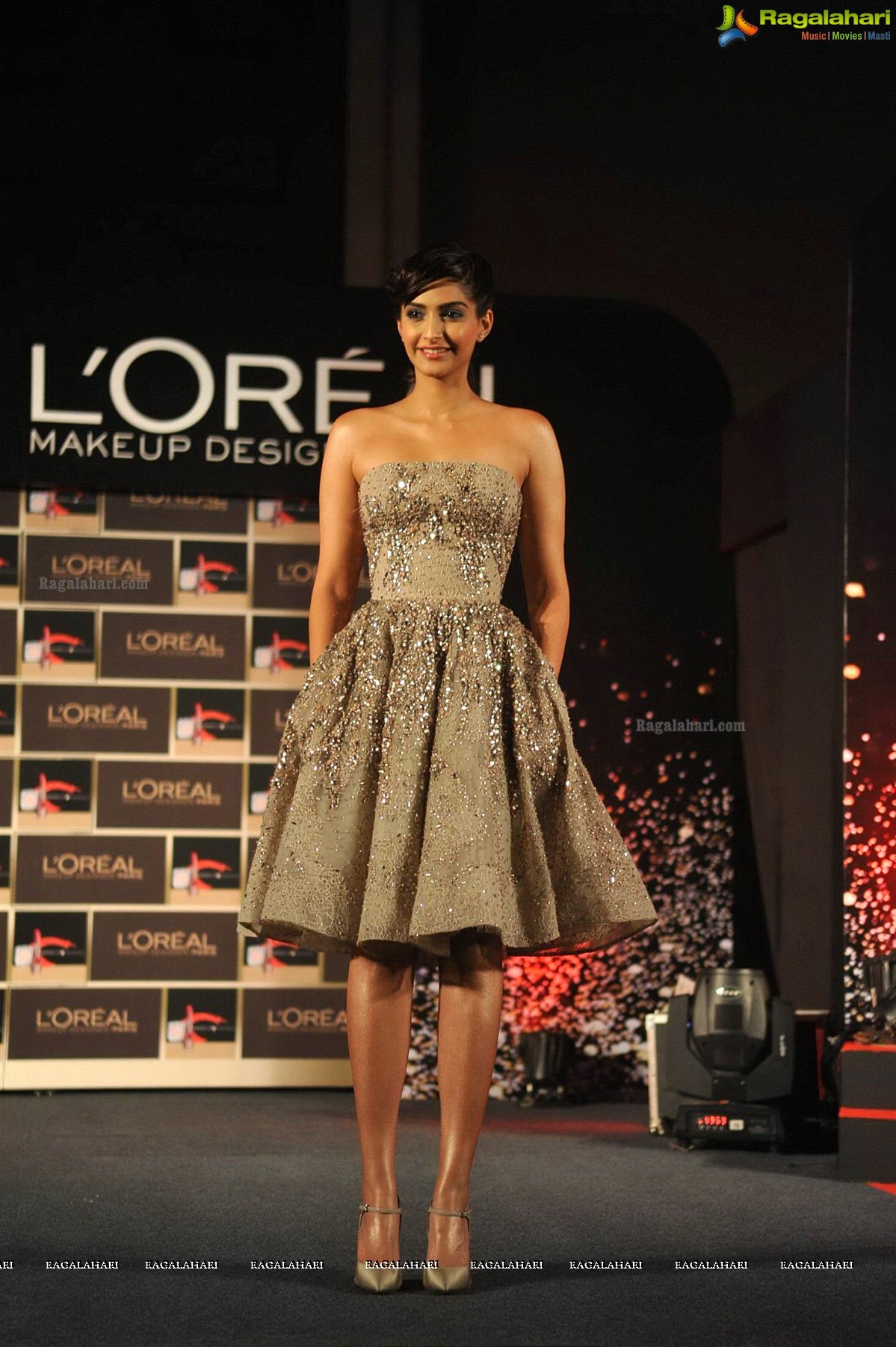 Sonam Kapoor unveils of L’Oreal Paris Make Up Collection for Cannes 2014