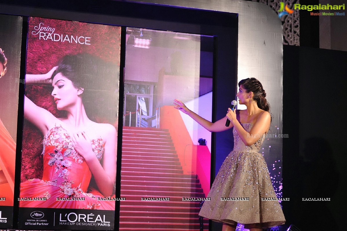 Sonam Kapoor unveils of L’Oreal Paris Make Up Collection for Cannes 2014