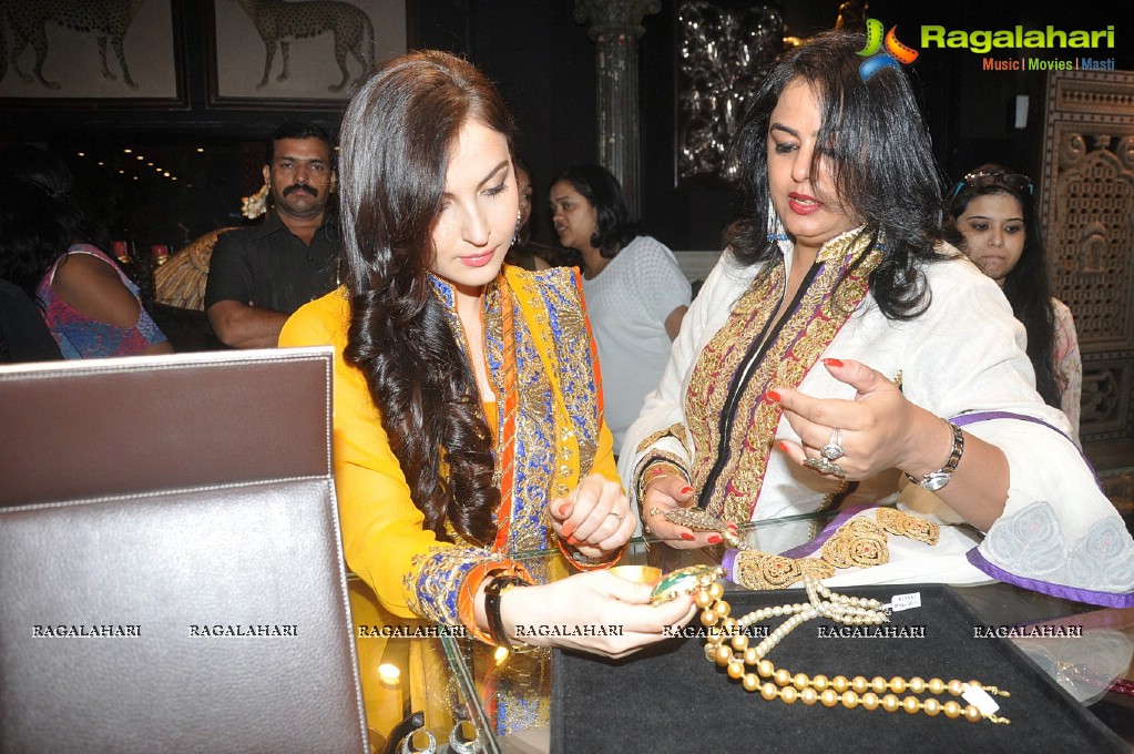 Grand Trunk Show Store Launch by Elli Avram and Madhur Bhandarkar, Mumbai