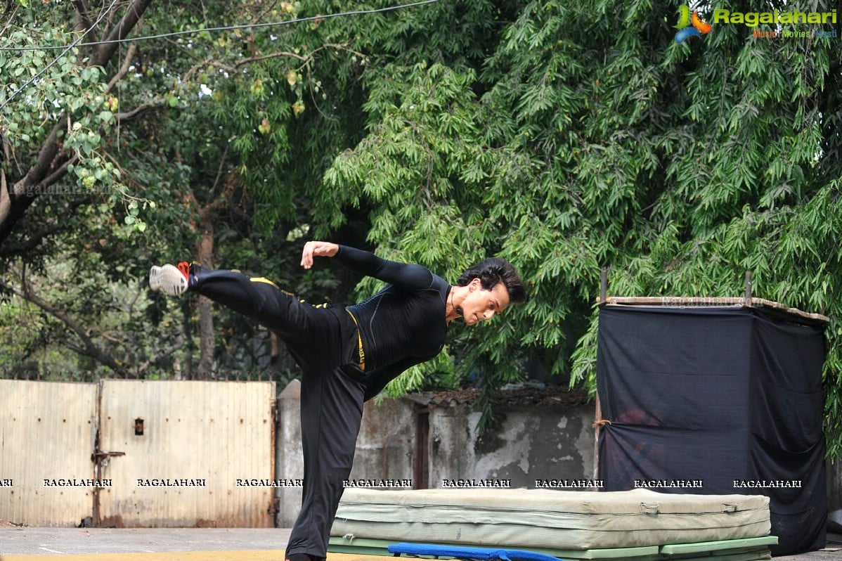 Tiger Shroff Live Action Stunts
