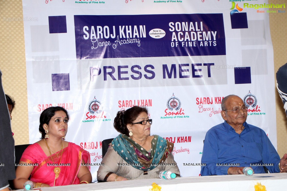 Saroj Khan Dance Academy-Sonali Academy of Fine Arts presents Best of Bollywood Dance