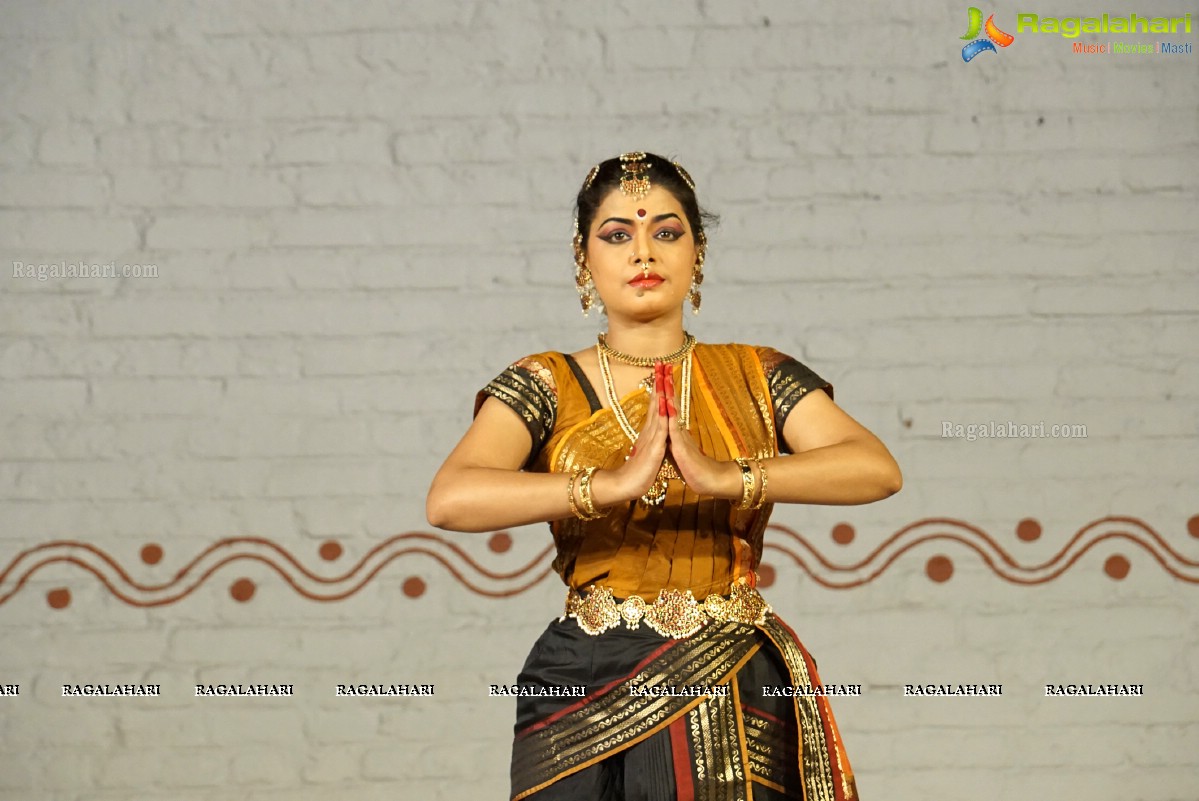 Feet on Earth Dance Studio: Kuchipudi Dance Performance by Pujitha Krishna Jyothi