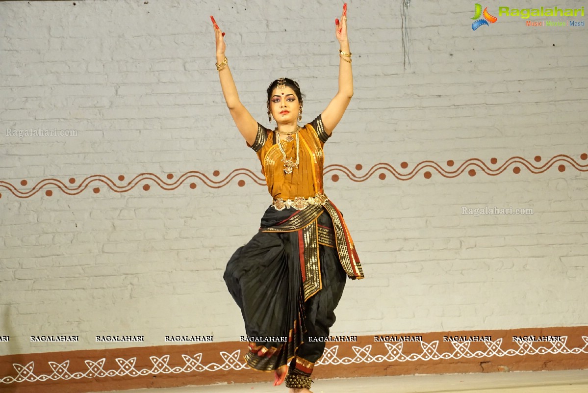 Feet on Earth Dance Studio: Kuchipudi Dance Performance by Pujitha Krishna Jyothi