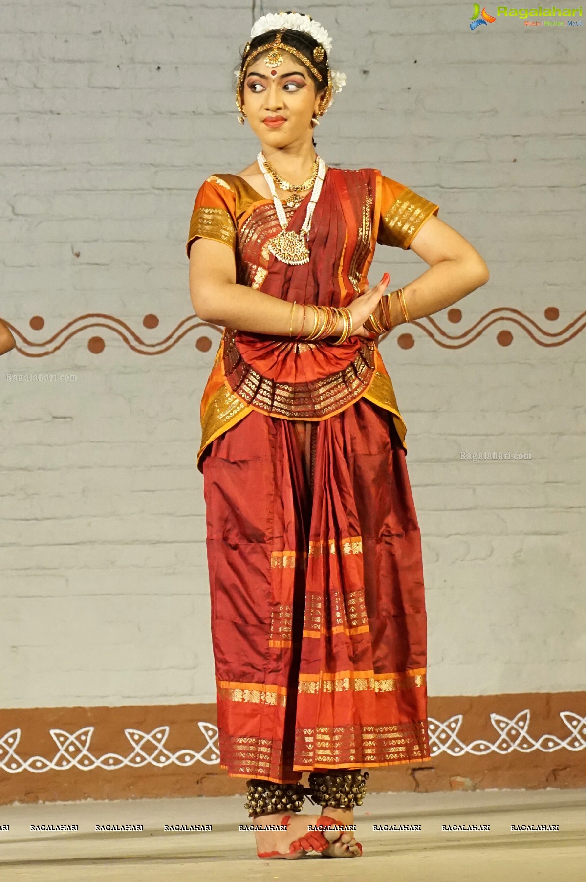 Feet on Earth Dance Studio: Kuchipudi Dance Performance by Pujitha Krishna Jyothi