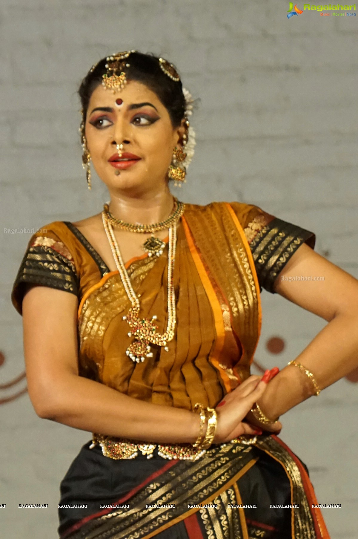 Feet on Earth Dance Studio: Kuchipudi Dance Performance by Pujitha Krishna Jyothi