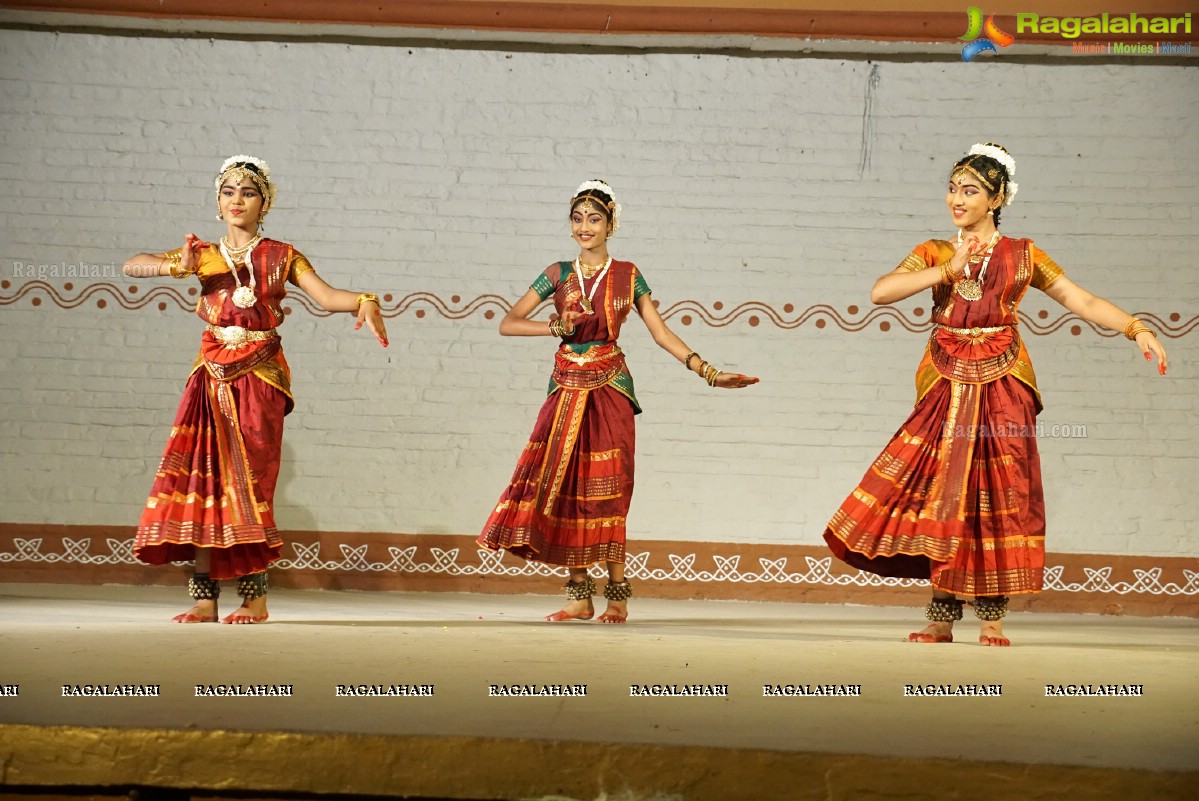 Feet on Earth Dance Studio: Kuchipudi Dance Performance by Pujitha Krishna Jyothi