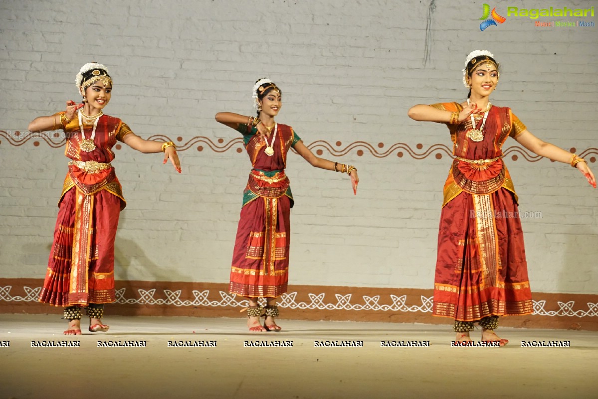 Feet on Earth Dance Studio: Kuchipudi Dance Performance by Pujitha Krishna Jyothi