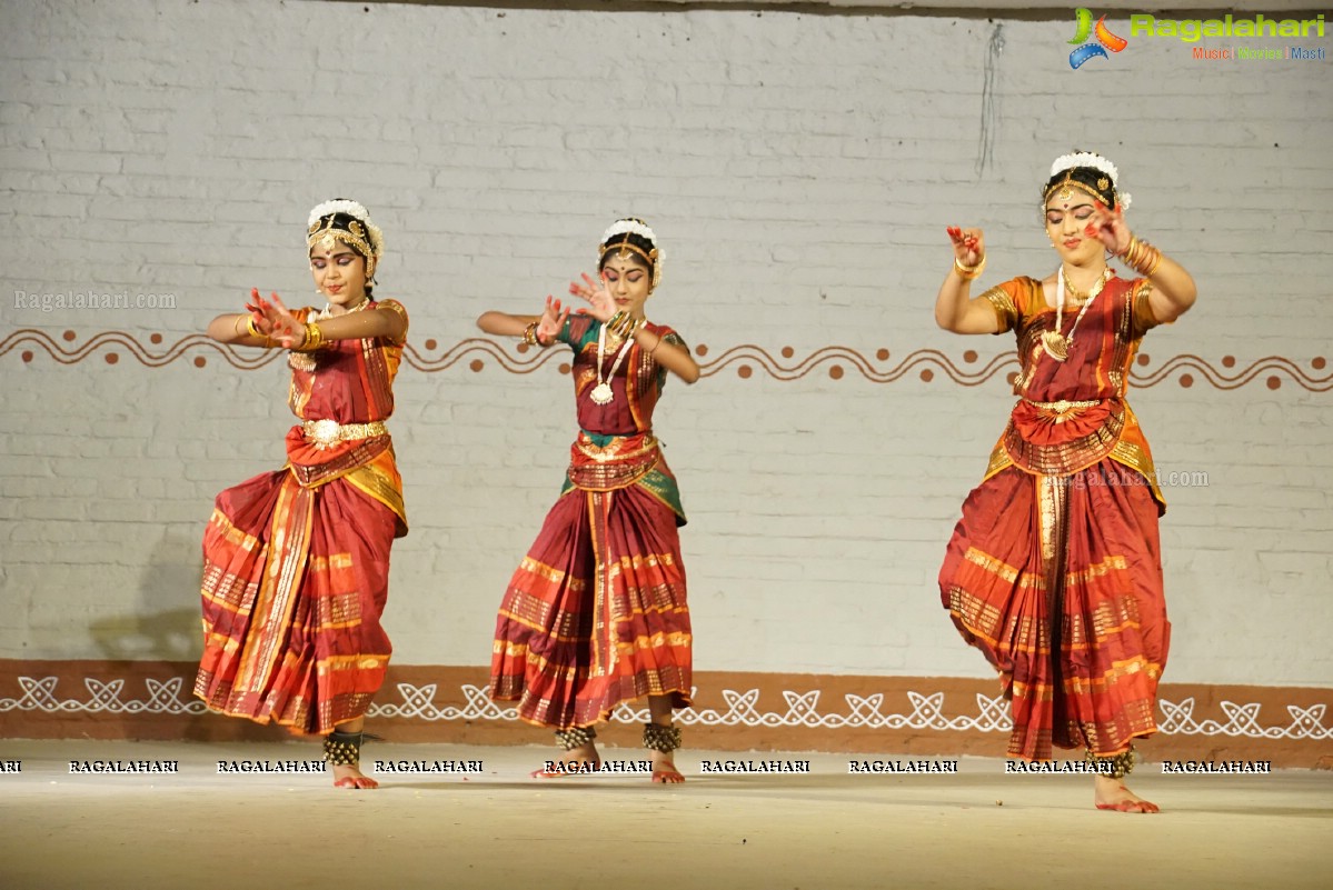 Feet on Earth Dance Studio: Kuchipudi Dance Performance by Pujitha Krishna Jyothi