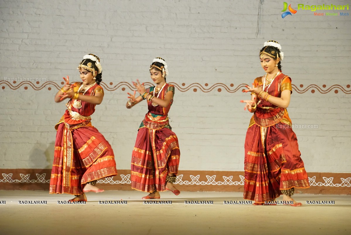 Feet on Earth Dance Studio: Kuchipudi Dance Performance by Pujitha Krishna Jyothi