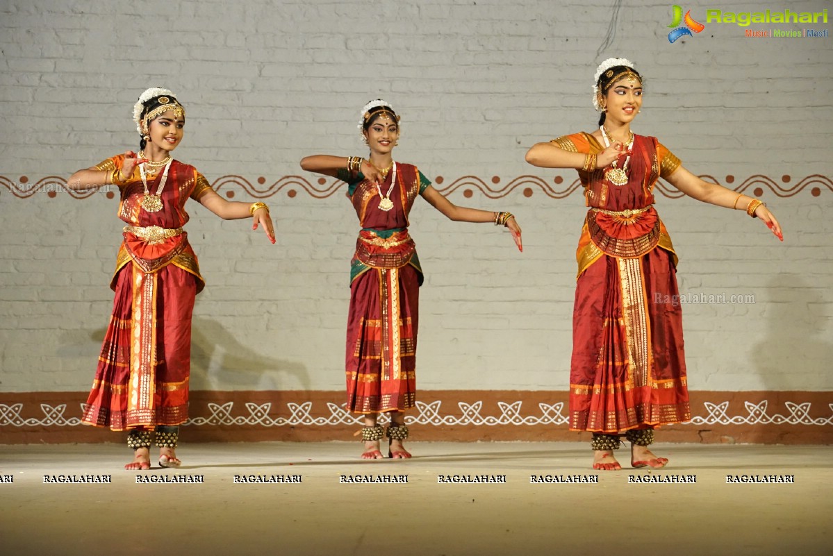 Feet on Earth Dance Studio: Kuchipudi Dance Performance by Pujitha Krishna Jyothi