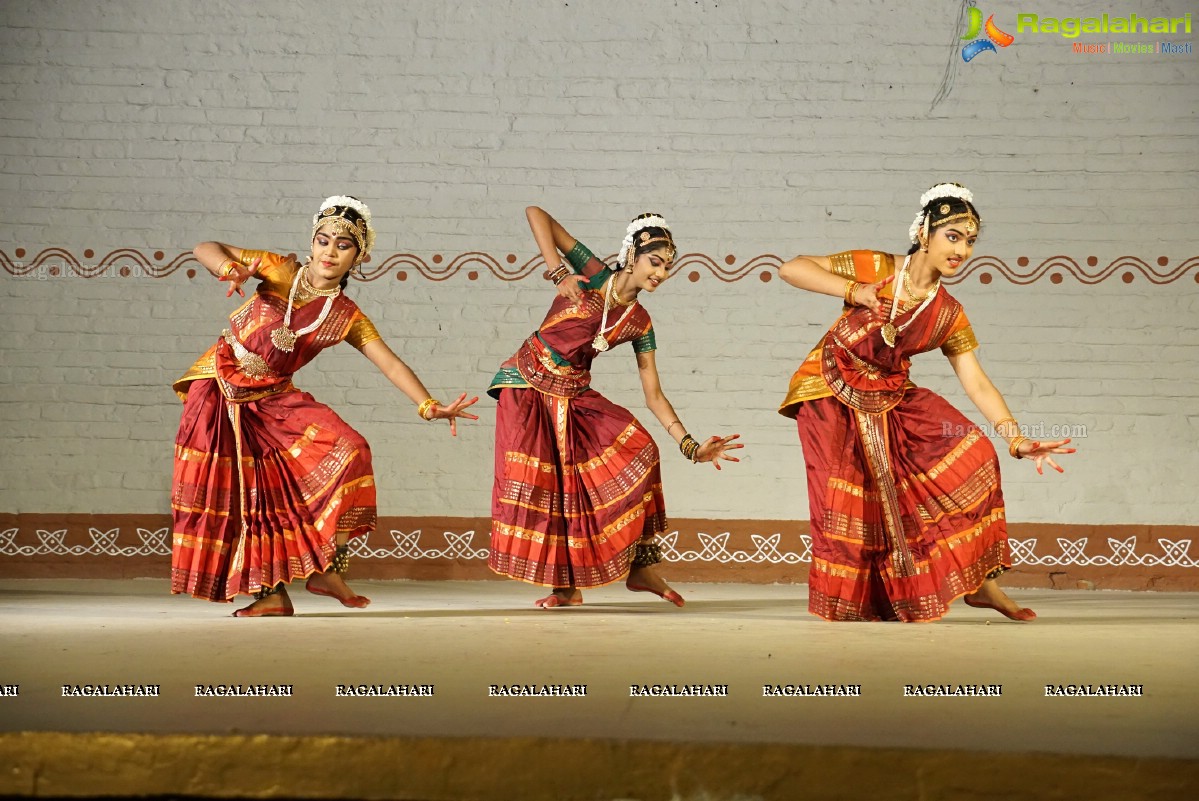 Feet on Earth Dance Studio: Kuchipudi Dance Performance by Pujitha Krishna Jyothi