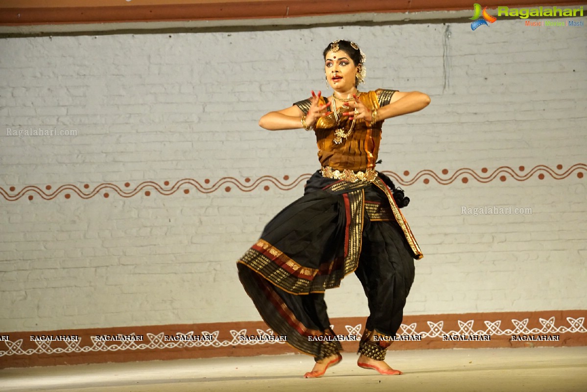 Feet on Earth Dance Studio: Kuchipudi Dance Performance by Pujitha Krishna Jyothi