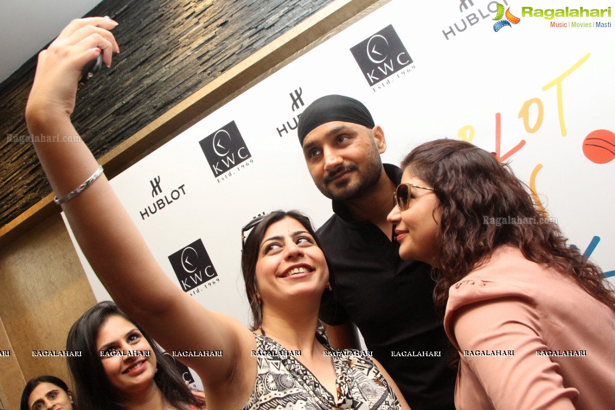 Launch of 'Hublot' at Kamal Watch Co. by Harbhajan Singh