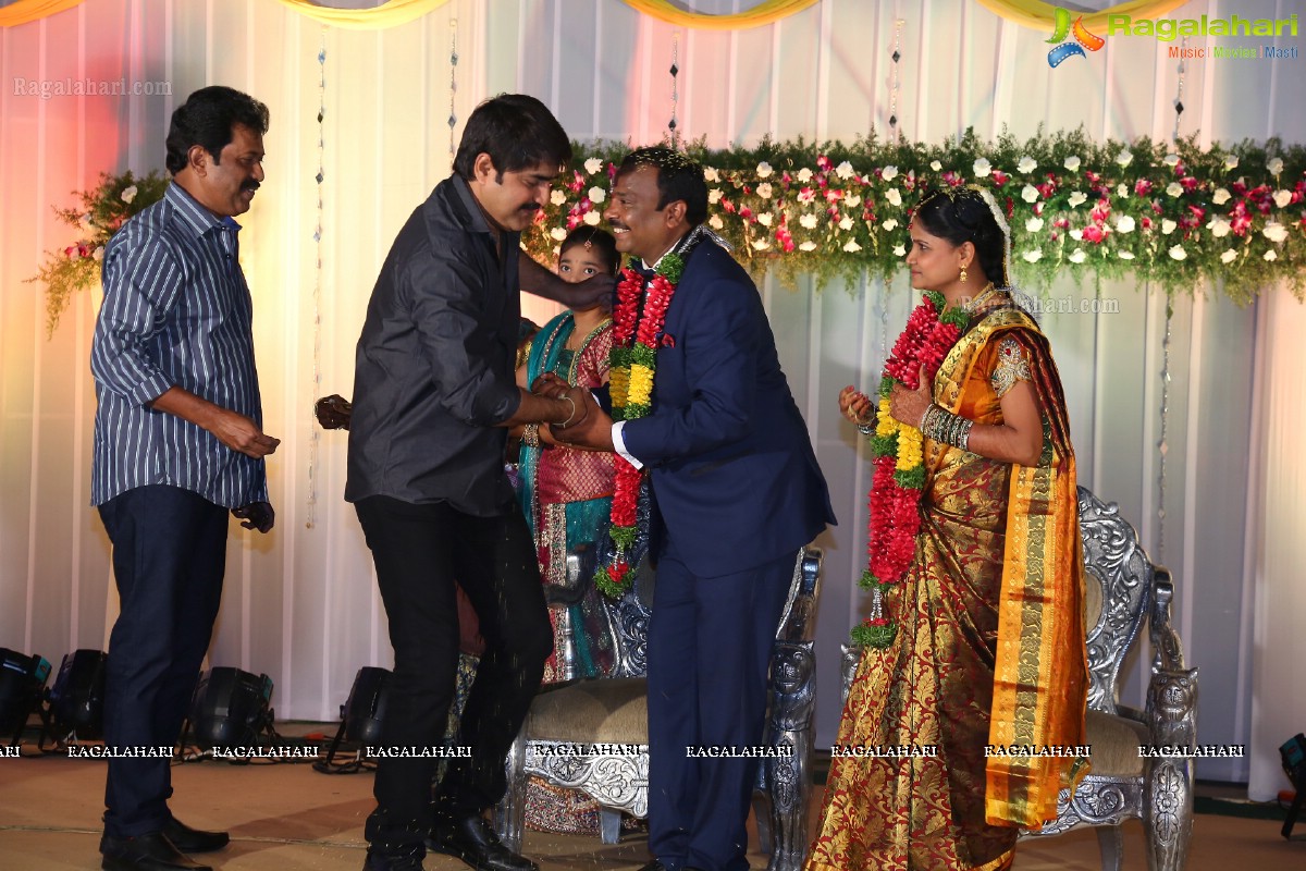 Grand Wedding Reception of Harinath (Manager of Priyamani, Rakul Preet Singh, Isha Chawla, Shanvi & Sandeep) and Krishna Veni