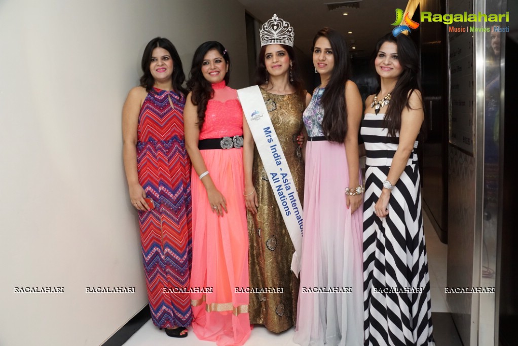 Mansi Gulati Media Press Conference on Winning Mrs. India Asia International 2015 at The Park