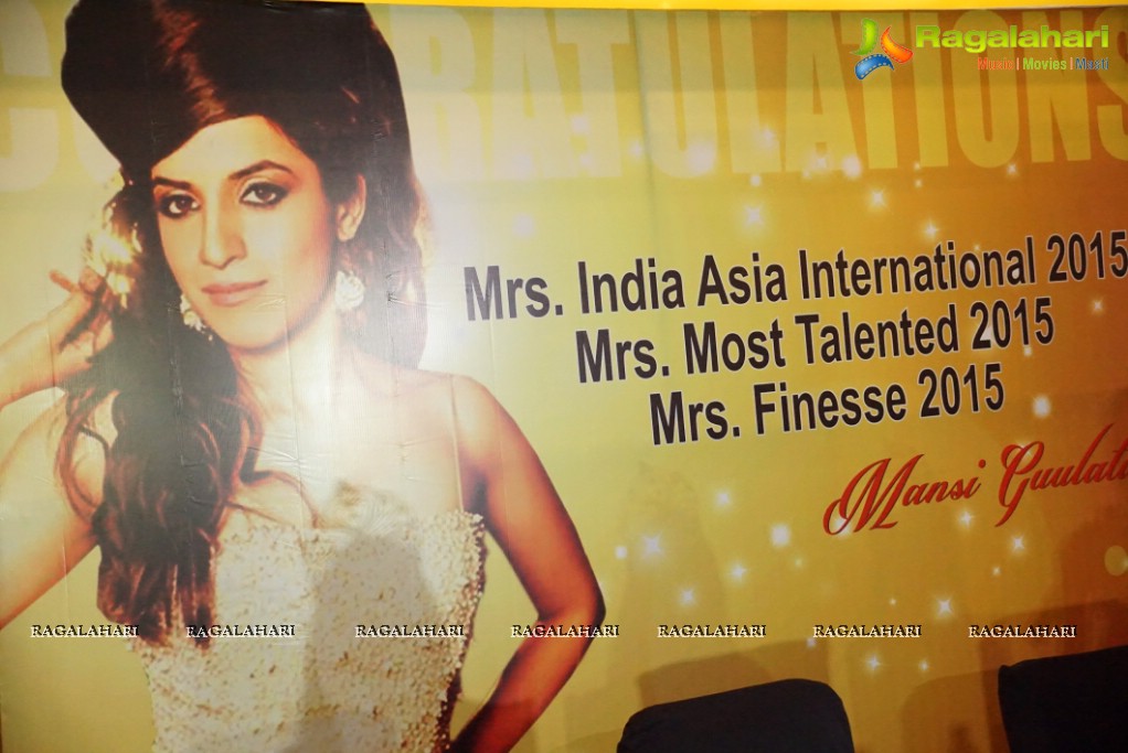 Mansi Gulati Media Press Conference on Winning Mrs. India Asia International 2015 at The Park