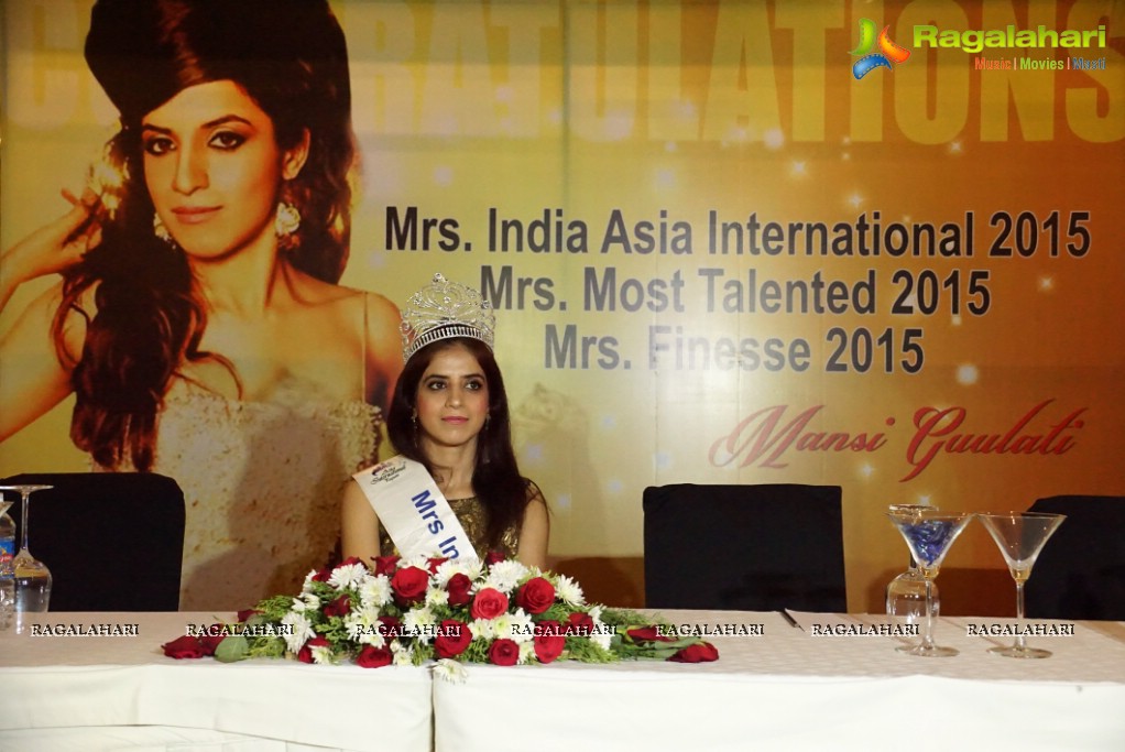 Mansi Gulati Media Press Conference on Winning Mrs. India Asia International 2015 at The Park