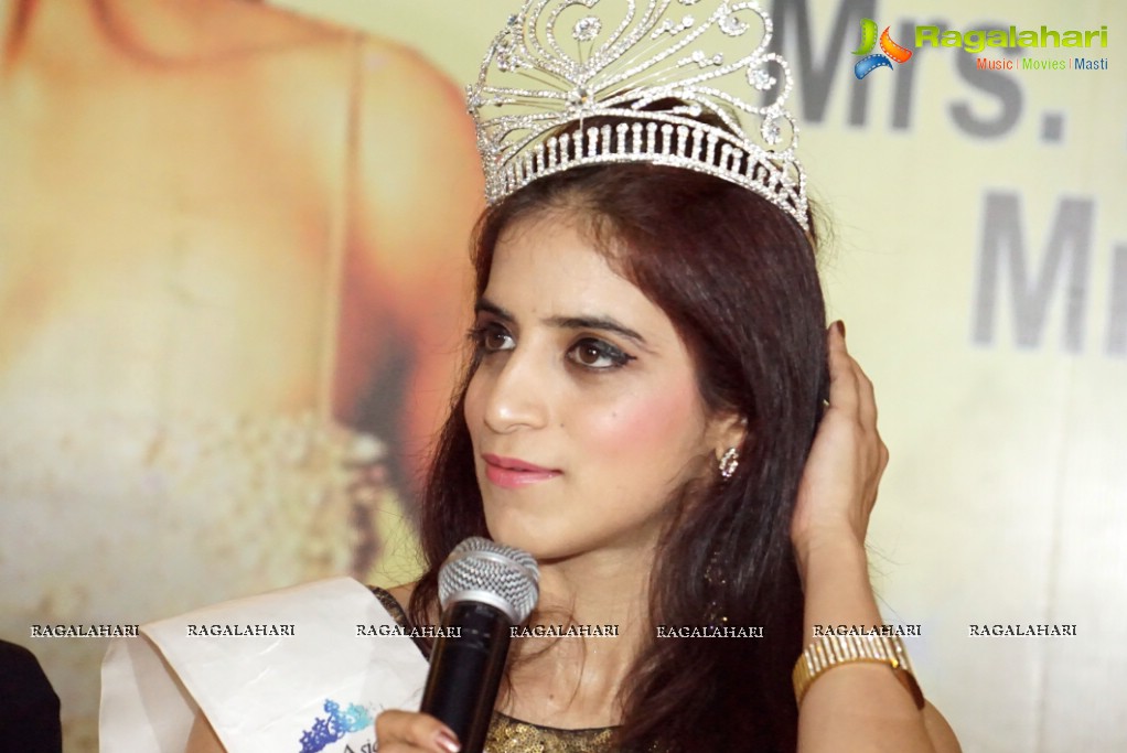 Mansi Gulati Media Press Conference on Winning Mrs. India Asia International 2015 at The Park