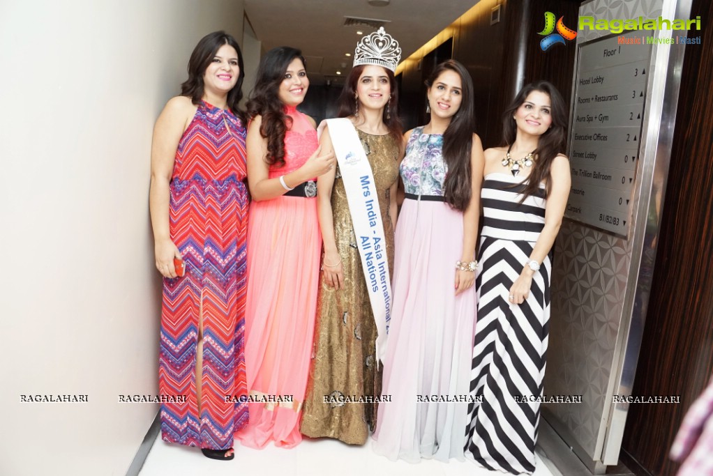 Mansi Gulati Media Press Conference on Winning Mrs. India Asia International 2015 at The Park