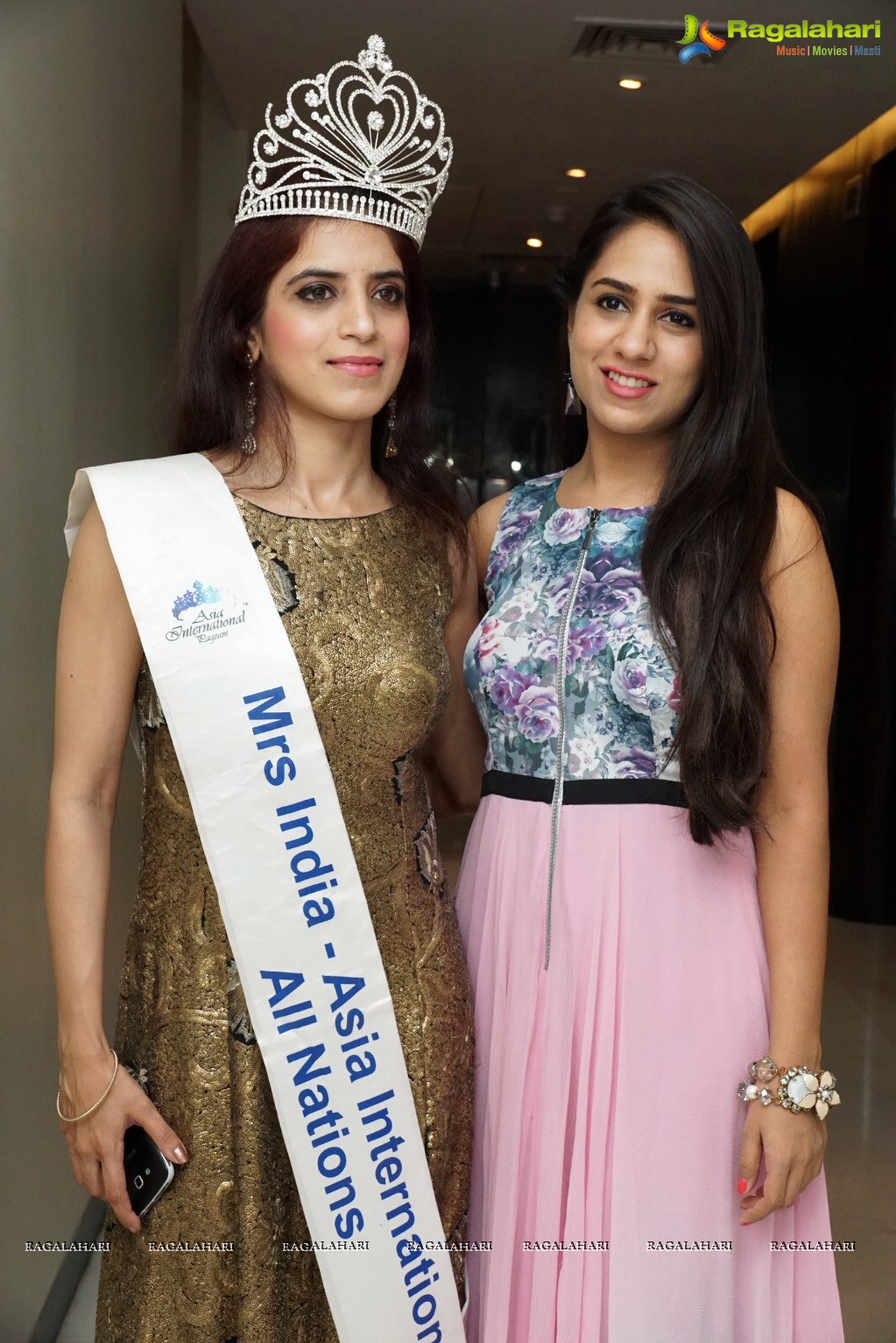 Mansi Gulati Media Press Conference on Winning Mrs. India Asia International 2015 at The Park