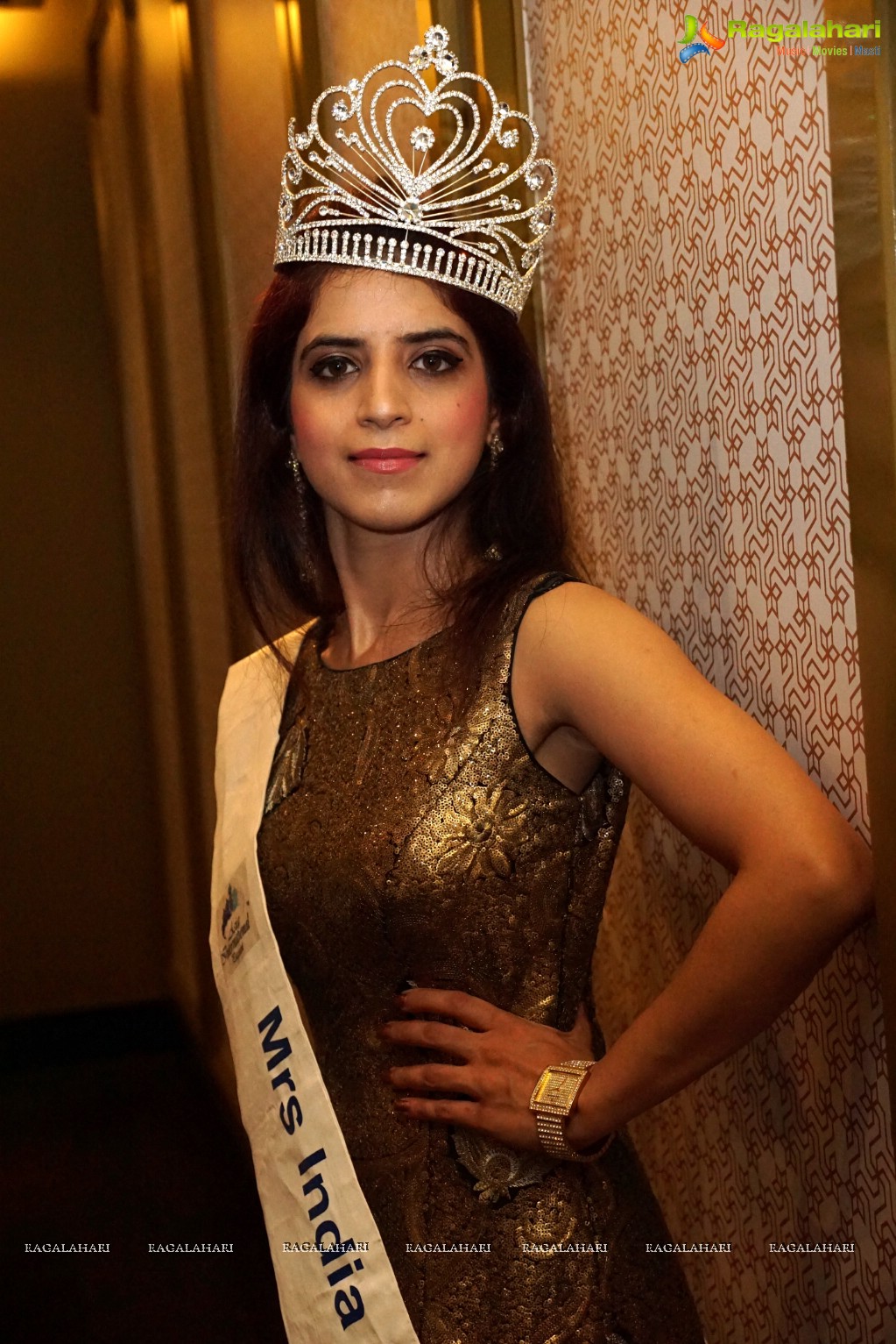 Mansi Gulati Media Press Conference on Winning Mrs. India Asia International 2015 at The Park