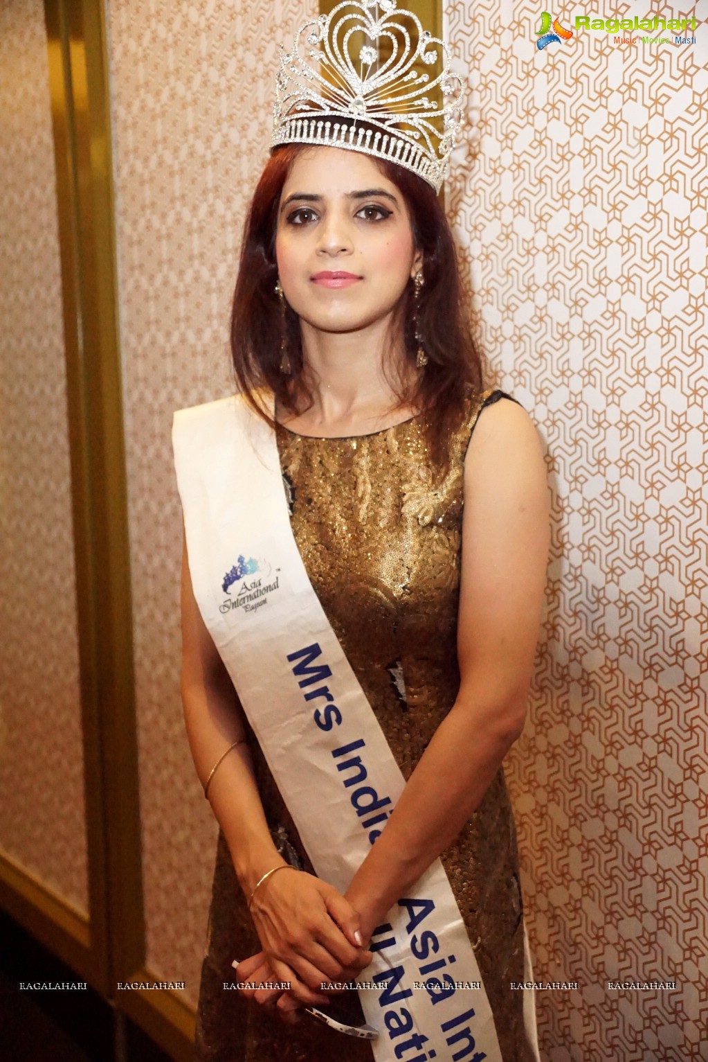 Mansi Gulati Media Press Conference on Winning Mrs. India Asia International 2015 at The Park