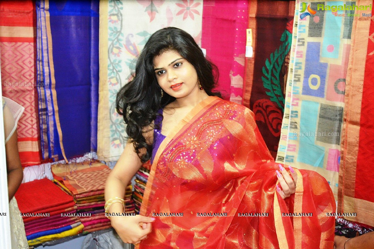 Alekhya Reddy inaugurated Silk India Expo in Vijayawada