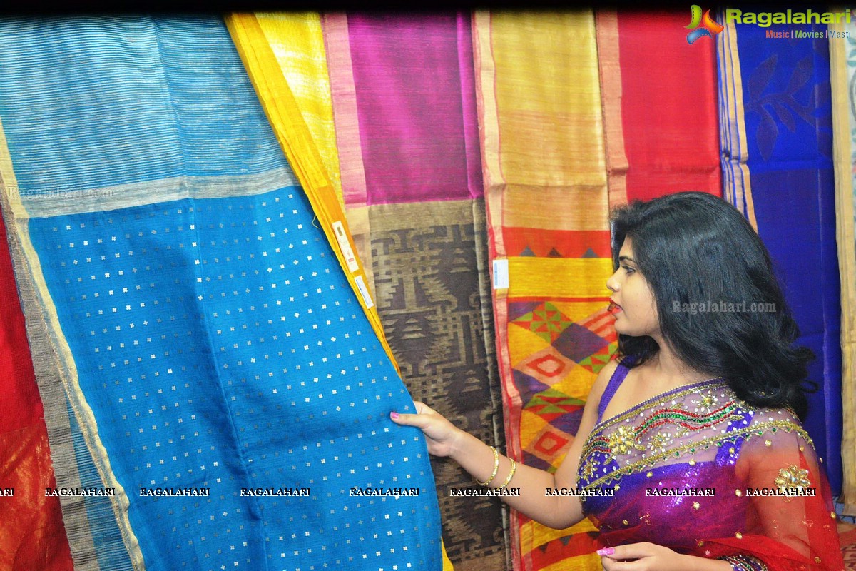 Alekhya Reddy inaugurated Silk India Expo in Vijayawada