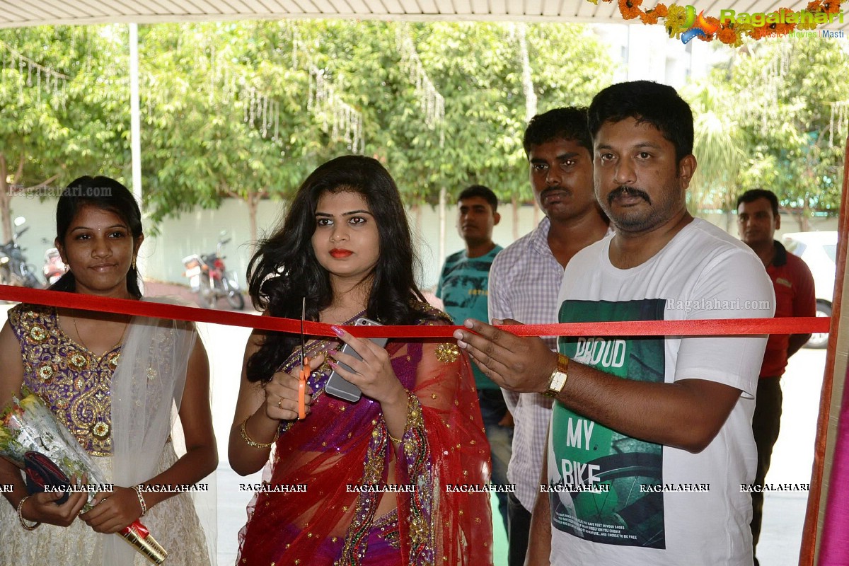 Alekhya Reddy inaugurated Silk India Expo in Vijayawada