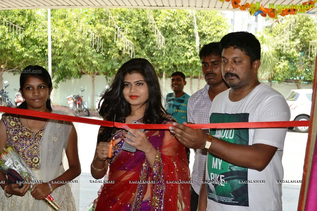 Alekhya Reddy inaugurated Silk India Expo in Vijayawada