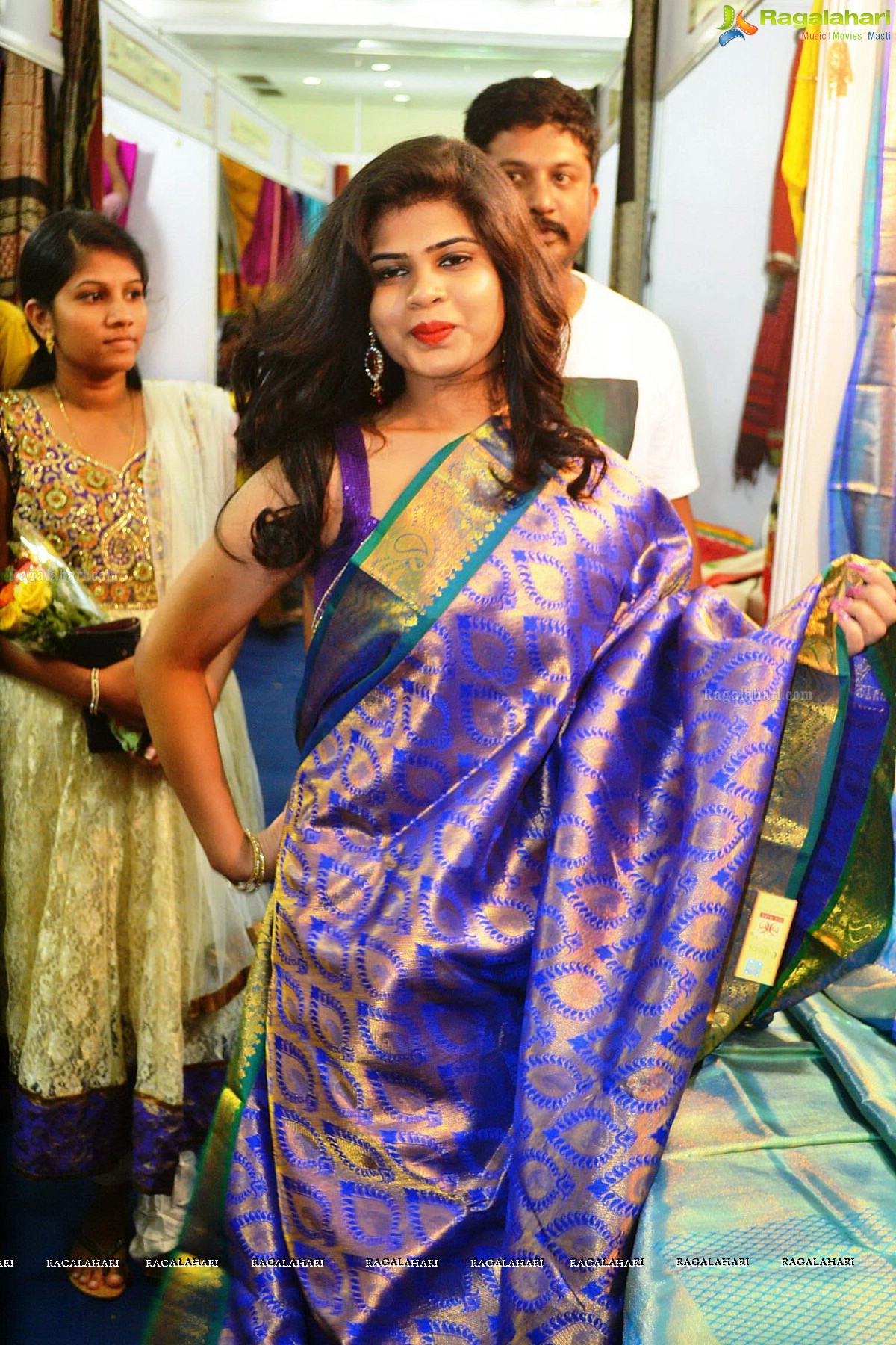 Alekhya Reddy inaugurated Silk India Expo in Vijayawada