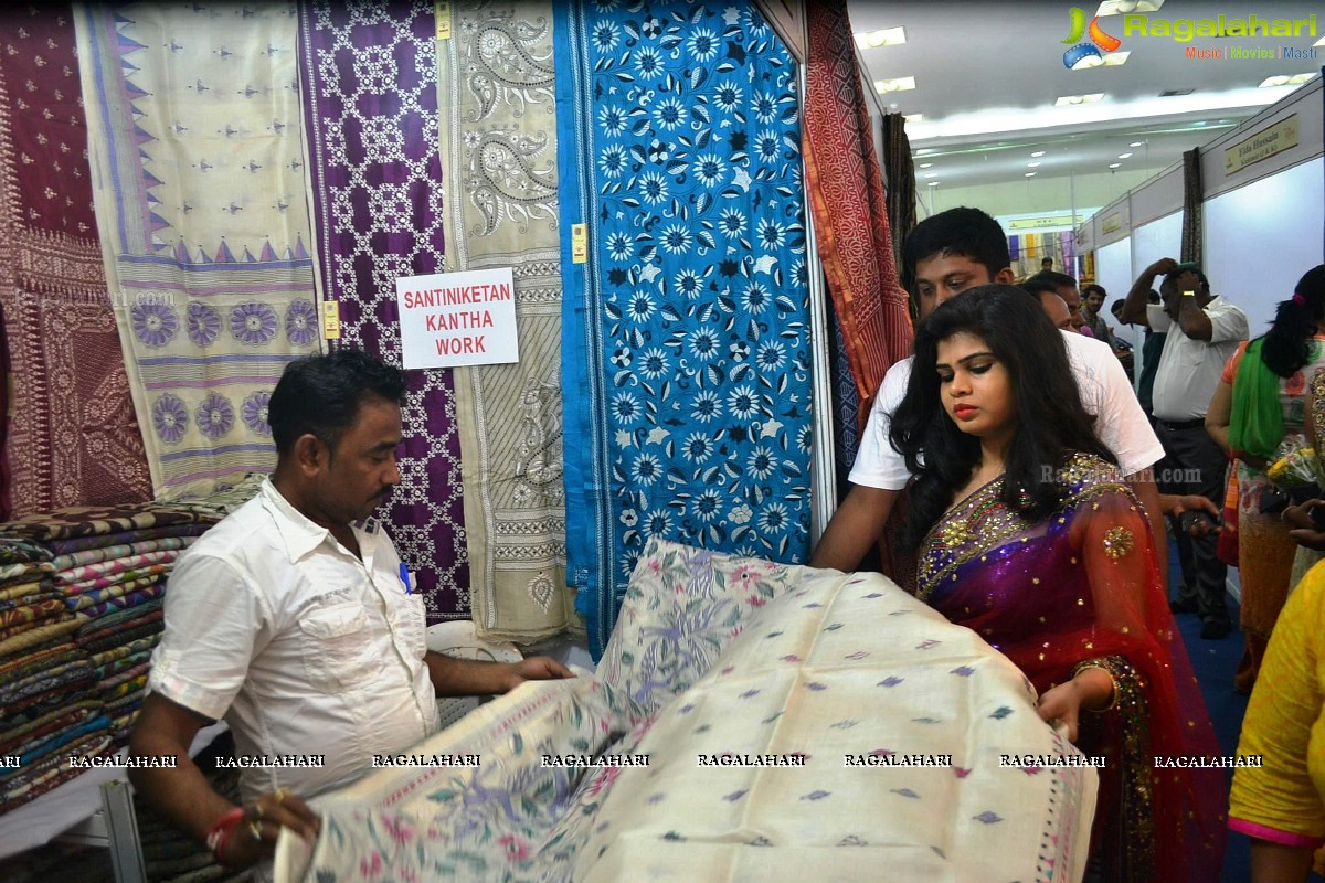 Alekhya Reddy inaugurated Silk India Expo in Vijayawada