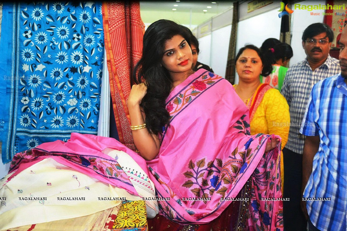 Alekhya Reddy inaugurated Silk India Expo in Vijayawada