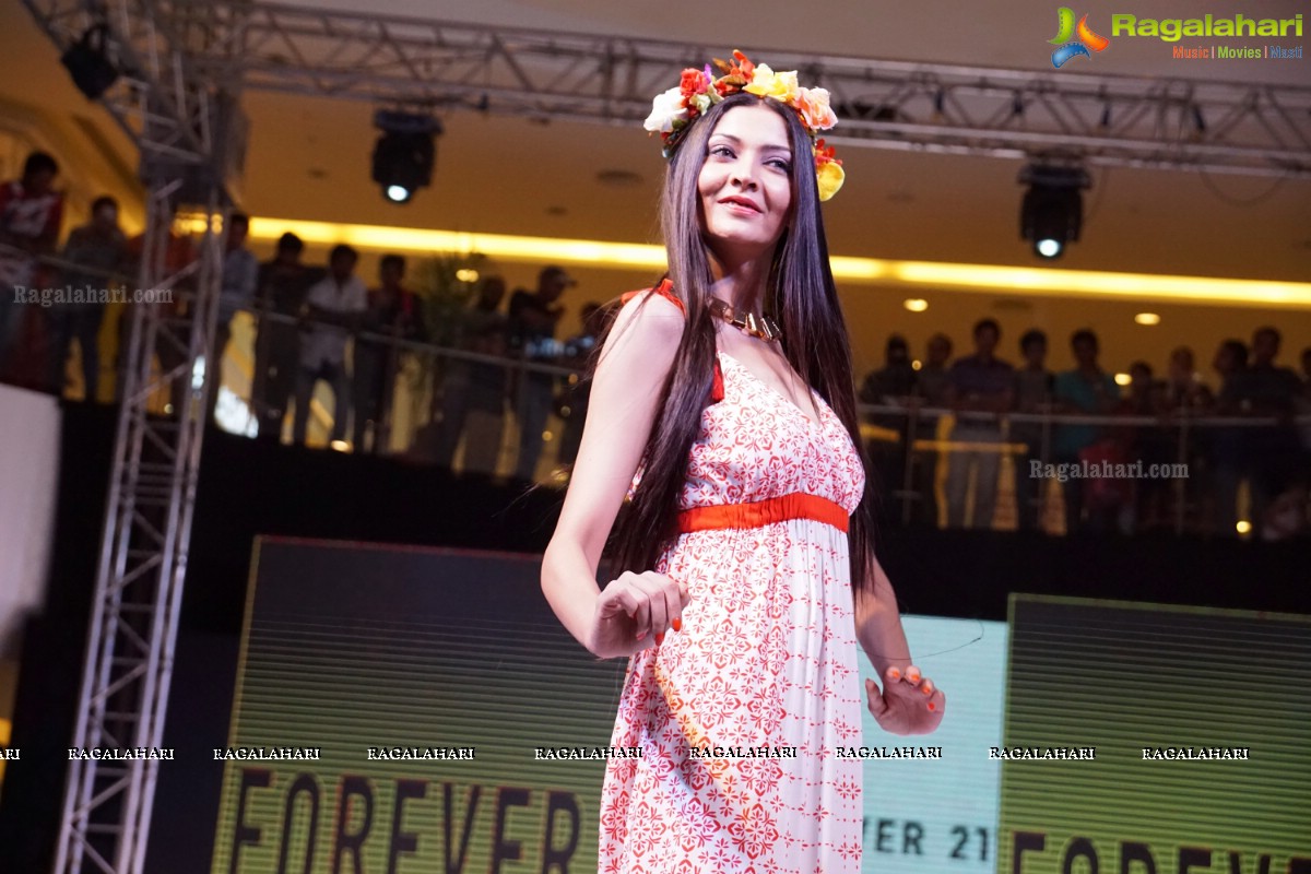 Summer Fashion Showcase at The Forum Sujana Mall