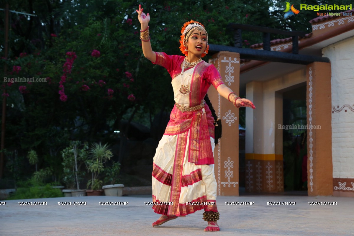 Kuchipudi Dance Recital of Chinamayi Mungara at Shilparamam, Hyderabad