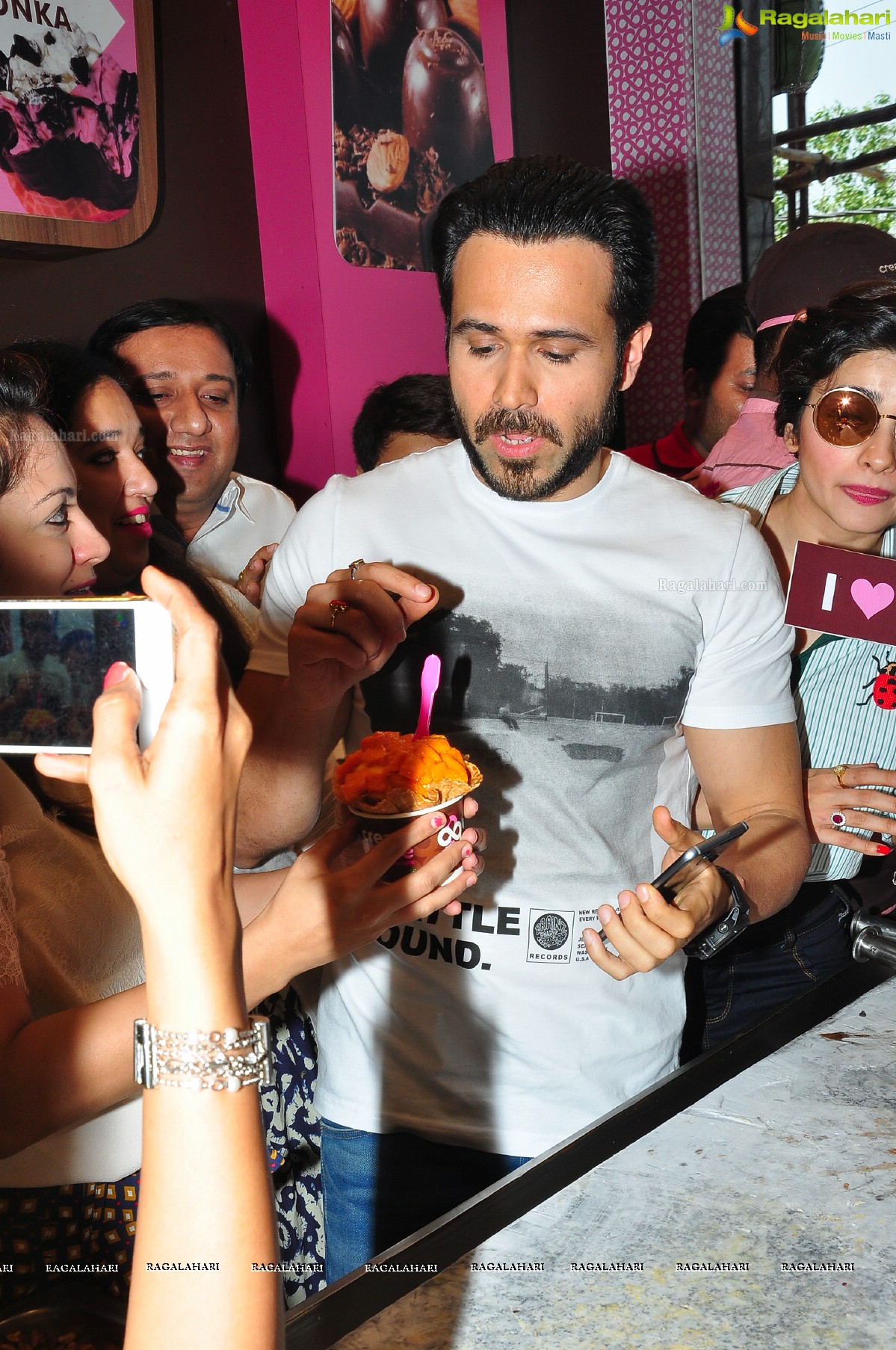 Mohammad Azharuddin, Emraan Hashmi and Prachi Desai at Cream Stone, Inorbit Mall, Hyderabad