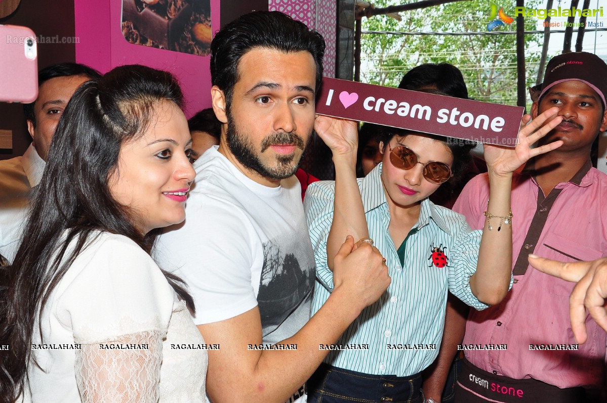 Mohammad Azharuddin, Emraan Hashmi and Prachi Desai at Cream Stone, Inorbit Mall, Hyderabad