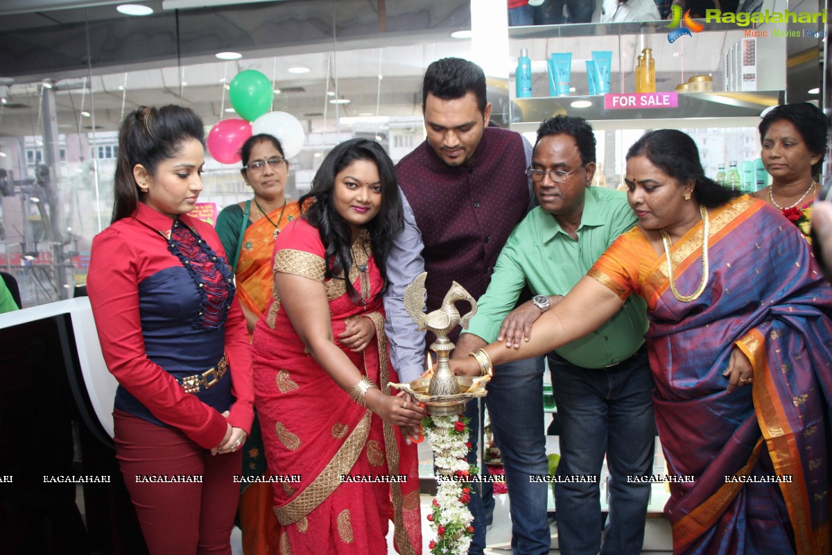 Madhavilatha launches Green Trends at Begumpet