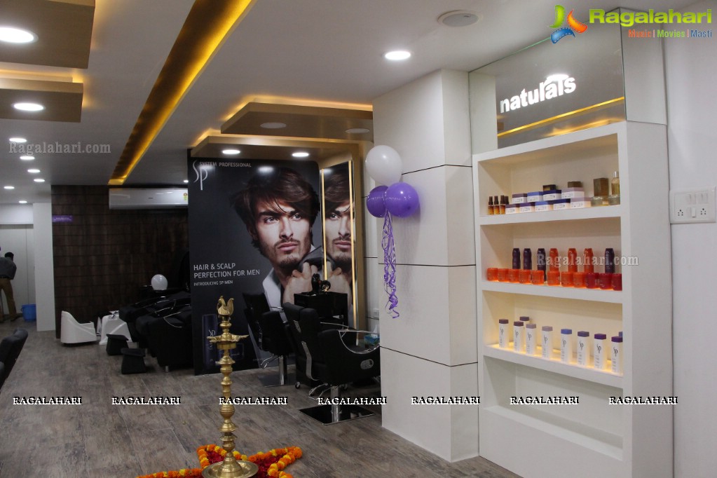 Sanjjanaa launches Naturals Salon and Spa at Kavuri Hills, Hyderabad